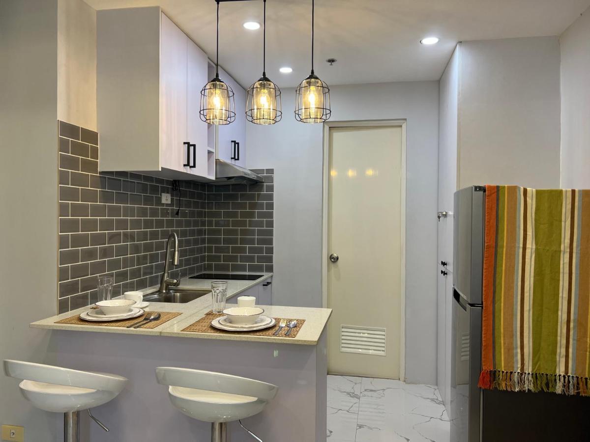 Chic, Modern , Minimalist Design At The Loop Condo Tower Cagayan de Oro Buitenkant foto