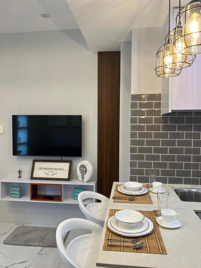 Chic, Modern , Minimalist Design At The Loop Condo Tower Cagayan de Oro Buitenkant foto